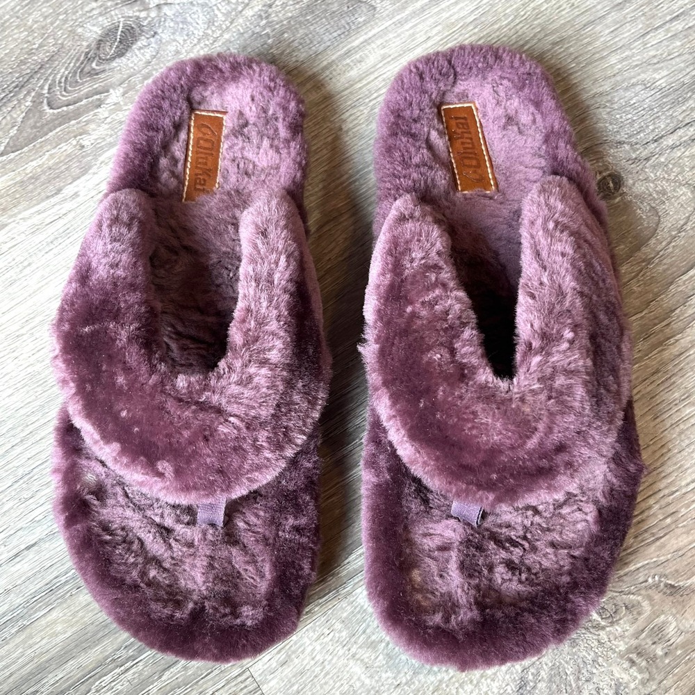 OluKai Kipe'a Heu Fuzzy Shearling Thongs Flip Flop Sandals Lilac Womens 7 EU 37